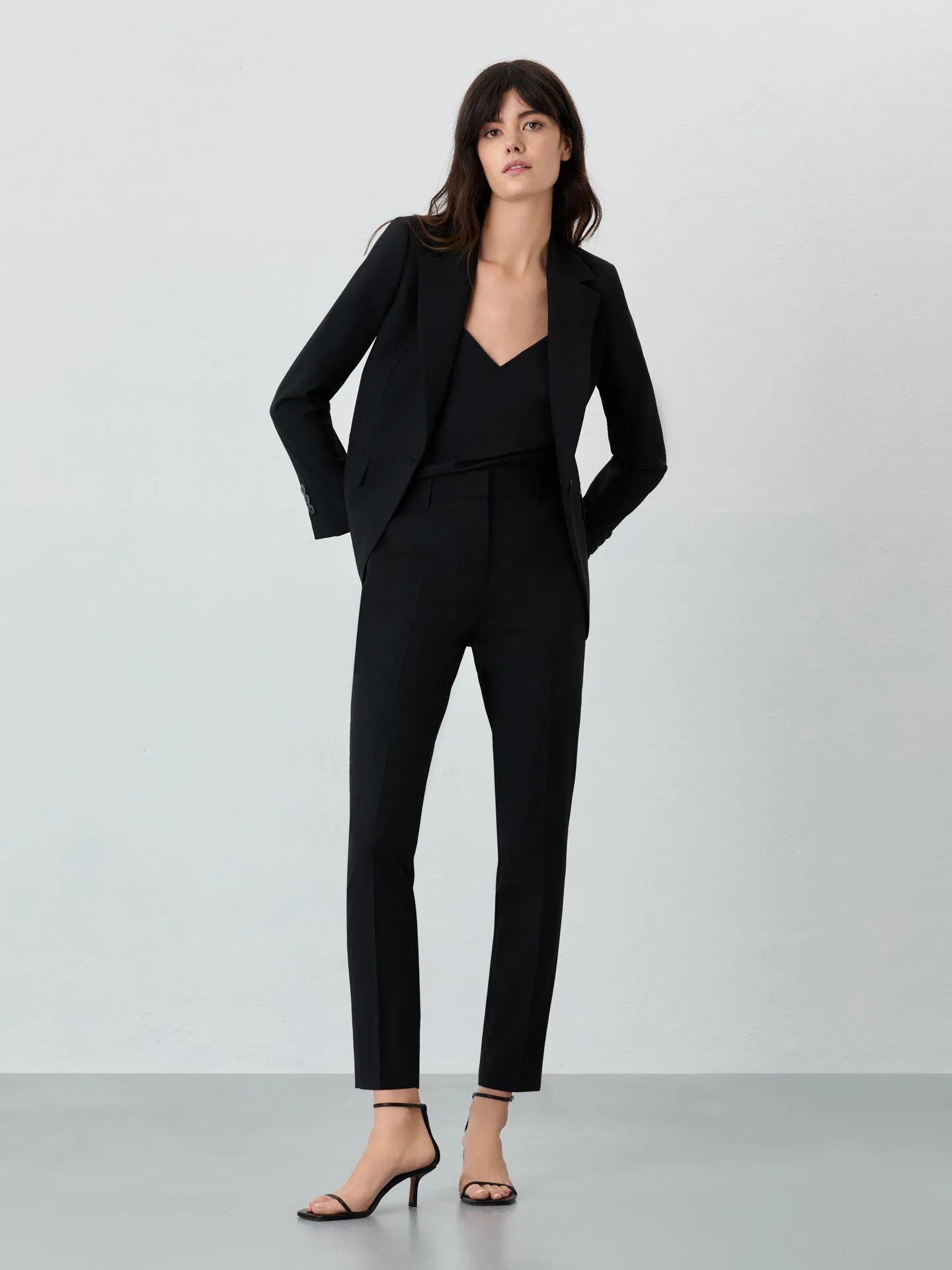 Single Breasted Black Suit In Wool Blend