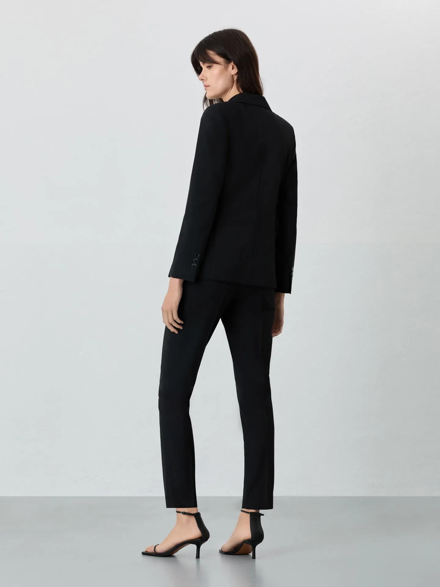 Single Breasted Black Suit In Wool Blend