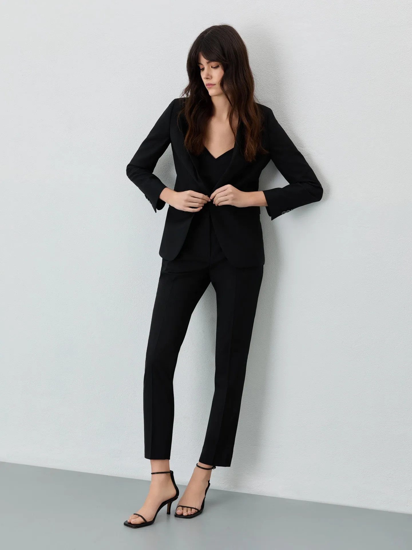 Single Breasted Black Suit In Wool Blend